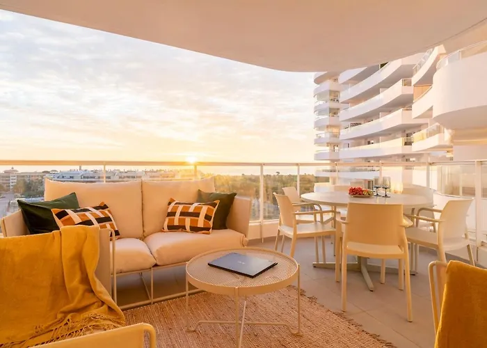 Gran Canet 2Br! Walk To Beach, Sea View, Sauna & Gym